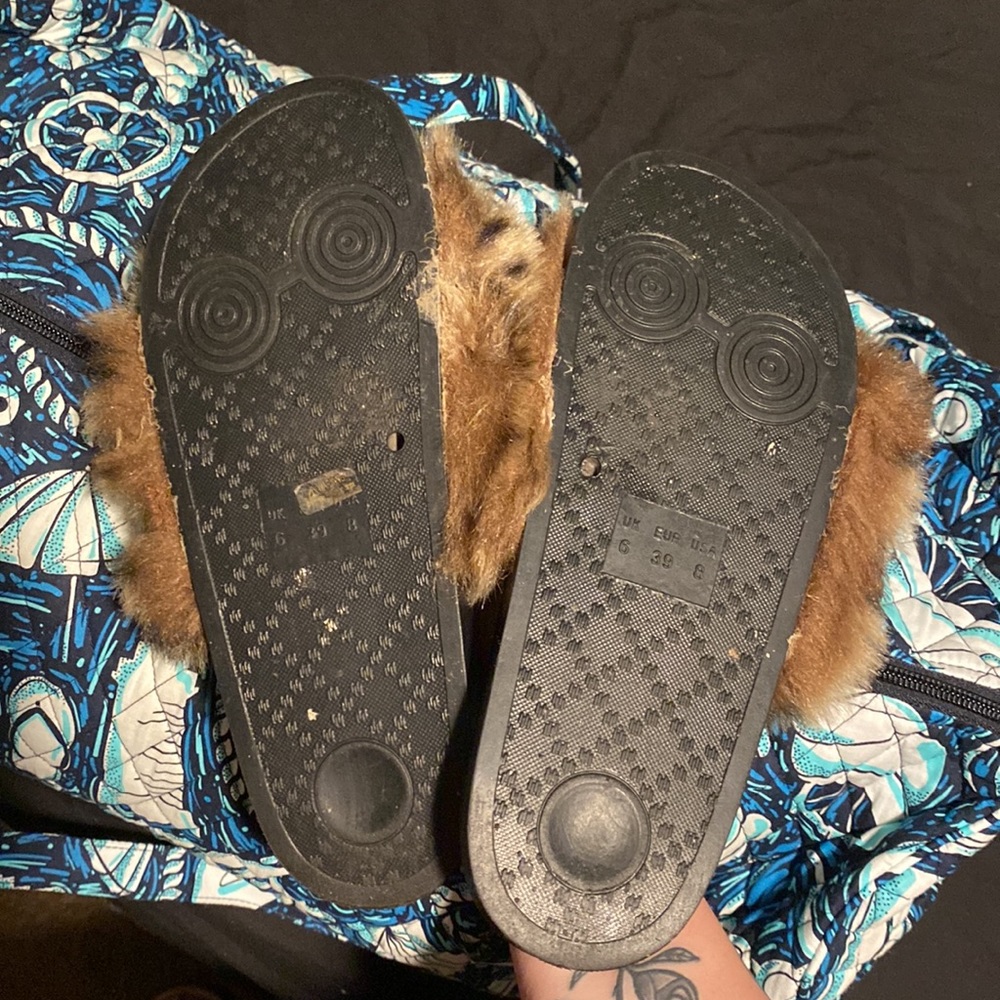 fuzzy leopard slides - Picture 2 of 2